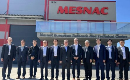 商務部歐洲司司長余元堂一行到軟控歐洲研發中心調研