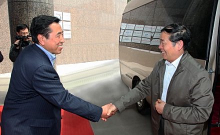 工信部副部長(zhǎng)楊學(xué)山一行到國(guó)家輪胎中心考察